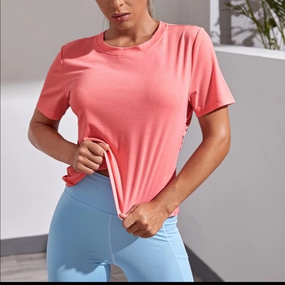 🆕Cut Out Twist Back Sports Tee🆕 - Picture 4 of 5